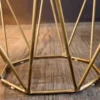 Abstrakter Beistelltisch DIAMOND 50cm natur Akazie Massivholz messing Metallgestell