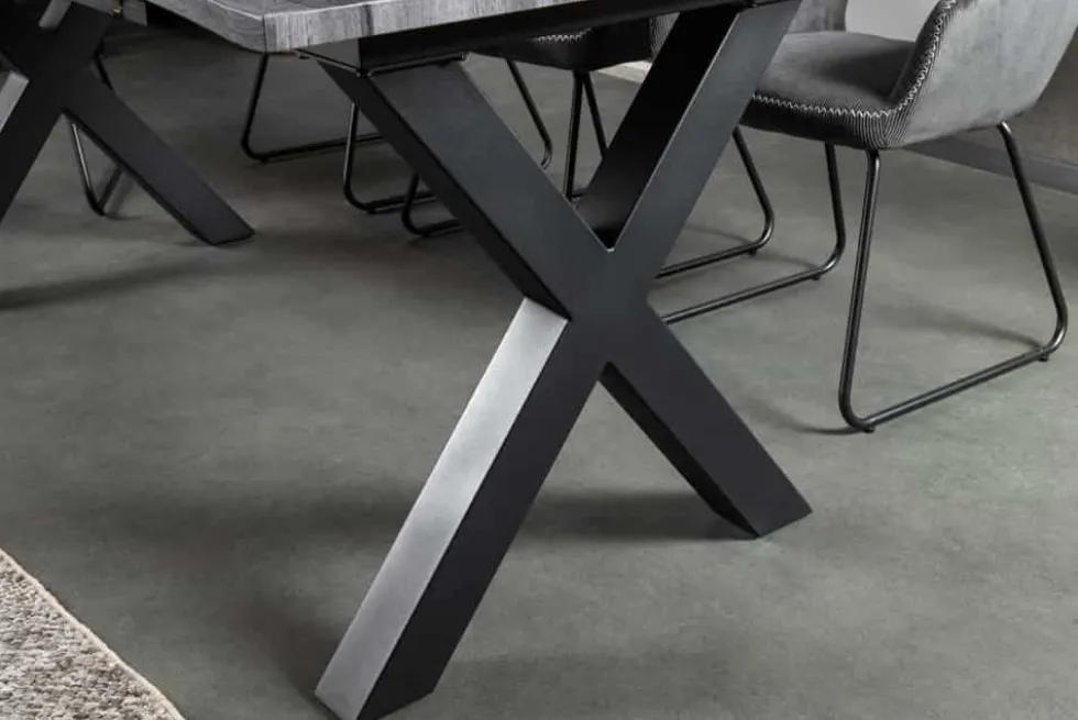 Ausziehbarer Esstisch WILD 180-220cm grau gekälkt Wildeichen-Design Baumkante schwarz