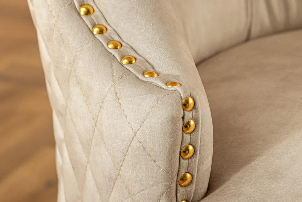 Barock Stuhl CASTLE DELUXE beige Samt gold Edelstahl mit Löwenkopf Ziernieten