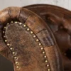 Chesterfield Récamière 170cm antik braun mit Knopfheftung und Nietenbesatz