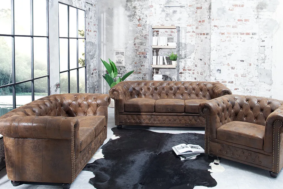 Chesterfield Sessel 110cm antik braun mit Knopfheftung und Federkern