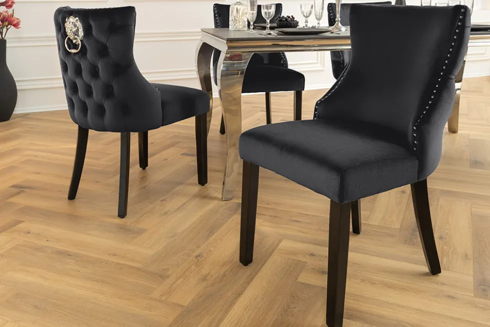 Chesterfield Stuhl CASTLE DELUXE schwarz Samt mit Löwenkopf Nieten