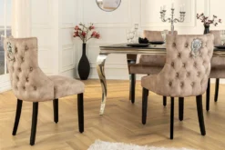 Chesterfield Stuhl CASTLE DELUXE beige Samt mit Löwenkopf Nieten