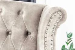Design Ohrensessel CHESTERFIELD 105cm champagner beige Samt silber Ziernieten