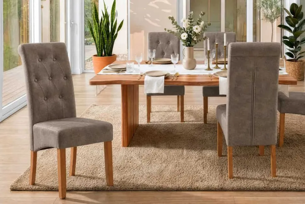 Design Stuhl CASA taupe Microfaser mit Zierknöpfen Massivholzbeine