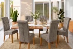 Design Stuhl CASA taupe Microfaser mit Zierknöpfen Massivholzbeine
