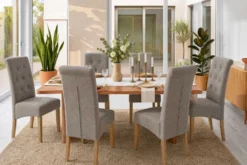 Design Stuhl CASA taupe Strukturstoff Massivholzbeine mit Zierknöpfen und Nackenrolle