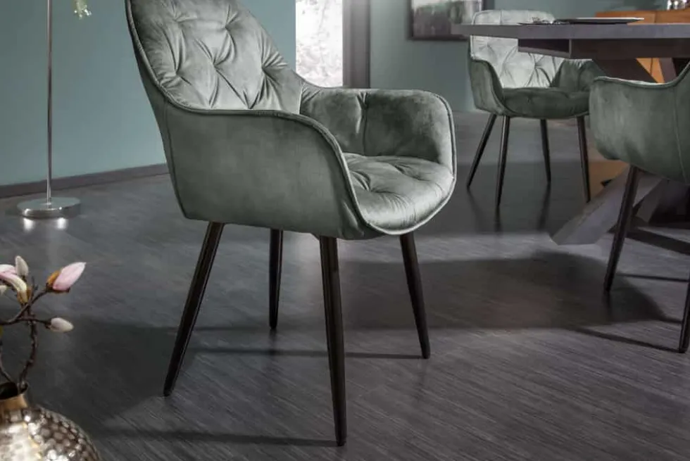 Design Stuhl MILANO grün Samt mit Armlehne Ziersteppung gepolstert schwarze Metallbeine