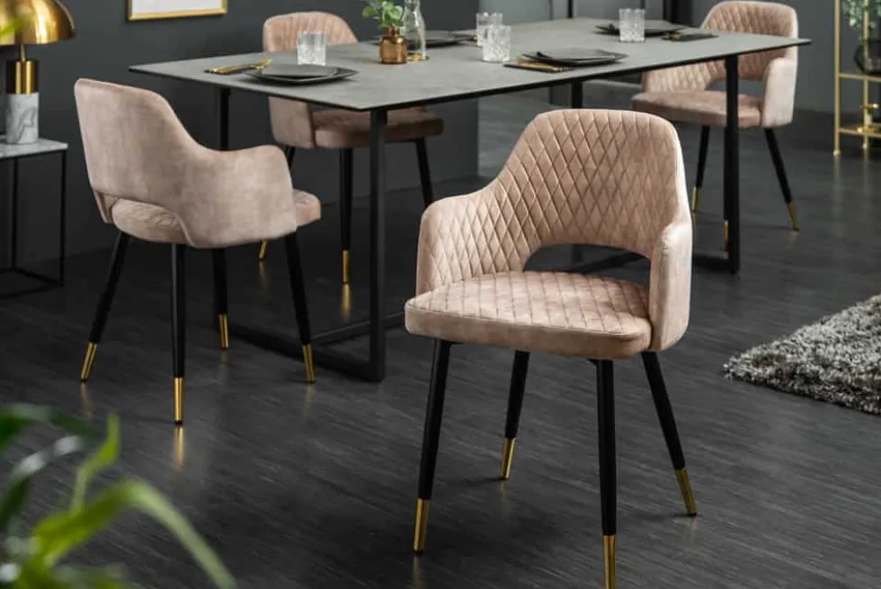 Design Stuhl PARIS greige Samt mit Armlehnen Ziersteppung goldene Fußkappen