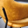 Design Stuhl VOGUE senfgelb Samt schwarze Metallbeine
