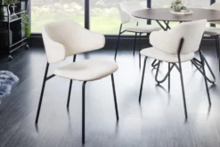 Design Stuhl VOGUE weiß Bouclé schwarze Metallbeine