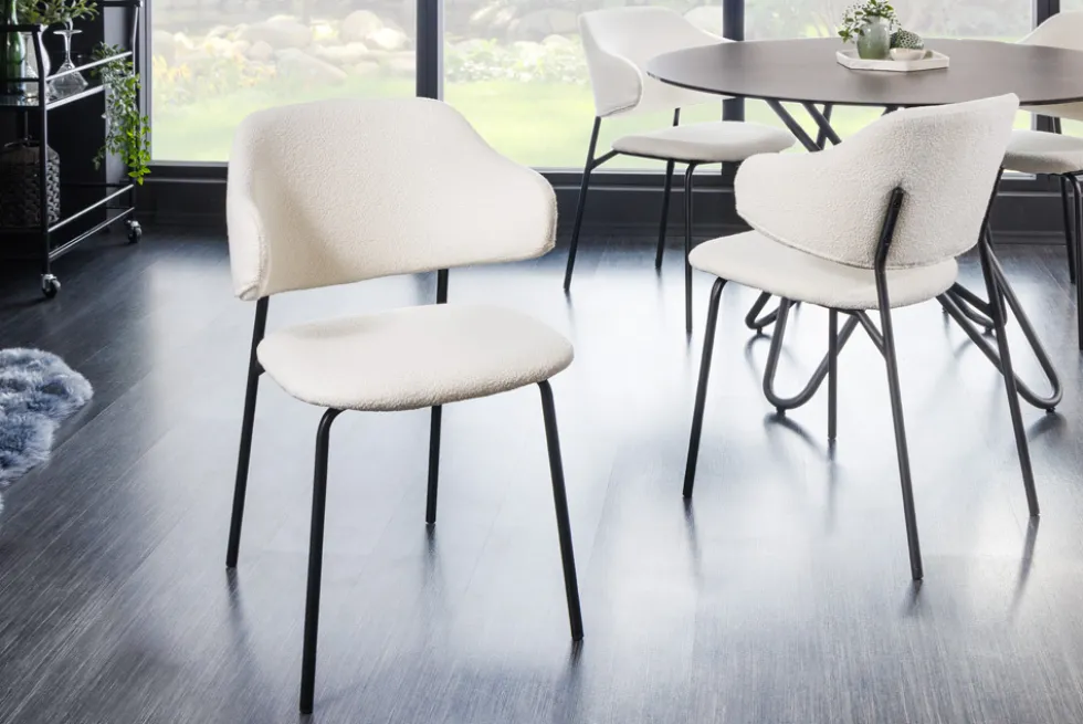 Design Stuhl VOGUE weiß Bouclé schwarze Metallbeine