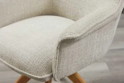 Drehbarer Stuhl LE GRAND beige Chenille Cremona natur Eiche Massivholz mit Armlehne