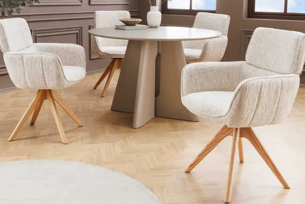 Drehbarer Stuhl UNIQUE beige Chenille Eichenholzbeine mit Armlehne