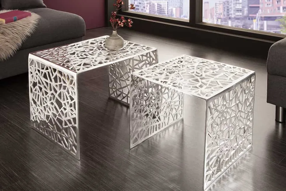 Handgearbeiteter Couchtisch ABSTRACT 49cm 2er Set silber im Gap Design