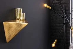 Handgefertigtes Wandregal PYRAMID 40cm gold antik Metall Hammerschlag Design