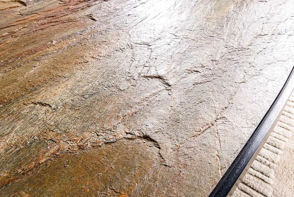 Massiver Esstisch MOUNTAIN SOUL 240cm rötlich grün schwarz oval Naturstein Eisen
