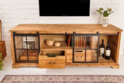 Massives Lowboard HERITAGE 160cm natur Pinie Industrial-Türen Metall Vitrine
