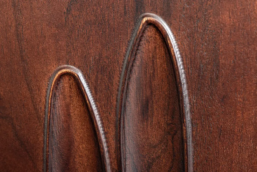 Massives Sideboard DUNE 175cm walnuss-braun Akazienholz 3D-Design schwarz Metall