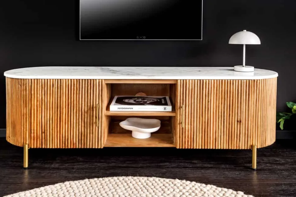 Massives TV-Board TRES CHIC 140cm natur Mangoholz weiß Marmor mit viel Stauraum
