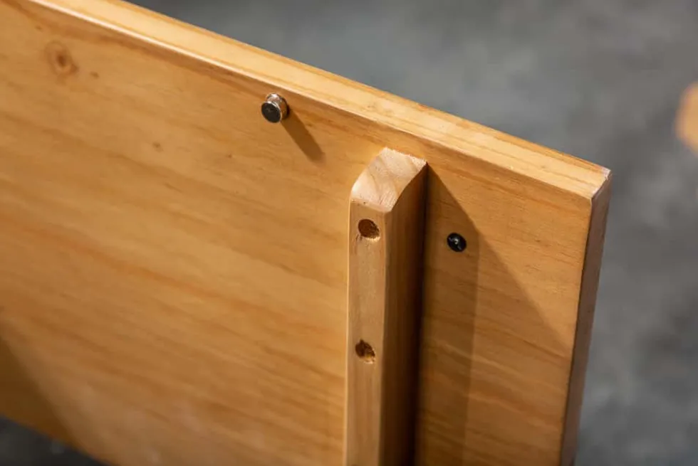Massives TV-Lowboard THOR 200cm recyceltes Pinienholz im Industrial Design