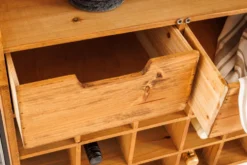 Massive Vitrine SEVEN SEAS 150cm natur Pinie Industrial-Türen Metall Barschrank