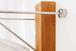 Massive Wandgarderobe JAVA 185cm recyceltes Teakholz mit drei Kleiderhaken