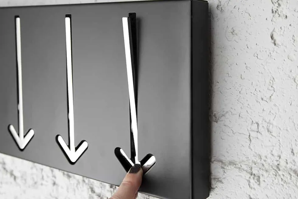 Moderne Design Wandgarderobe ARROW 30cm schwarz mit 3 Haken