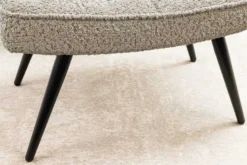 Moderner Hocker SCANDINAVIA champagner greige Bouclé schwarze Metallbeine Fußhocker