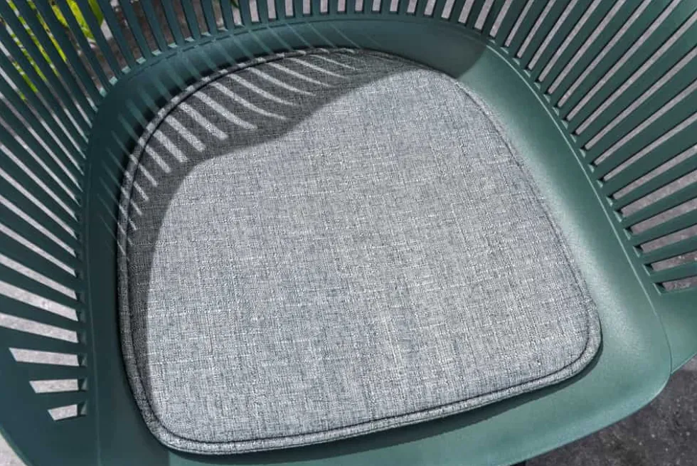 Moderner Stuhl SIGNUM salbei schwarz Kunststoff Gartenstuhl Indoor Outdoor mit Armlehnen