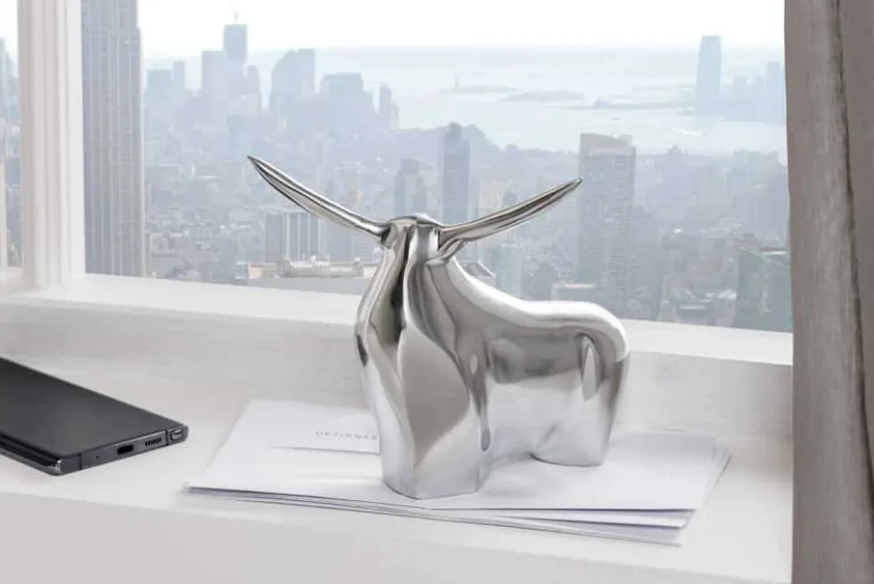 Moderne Skulptur BIG BULL silber Aluminium Dekoration Stierfigur Briefbeschwerer