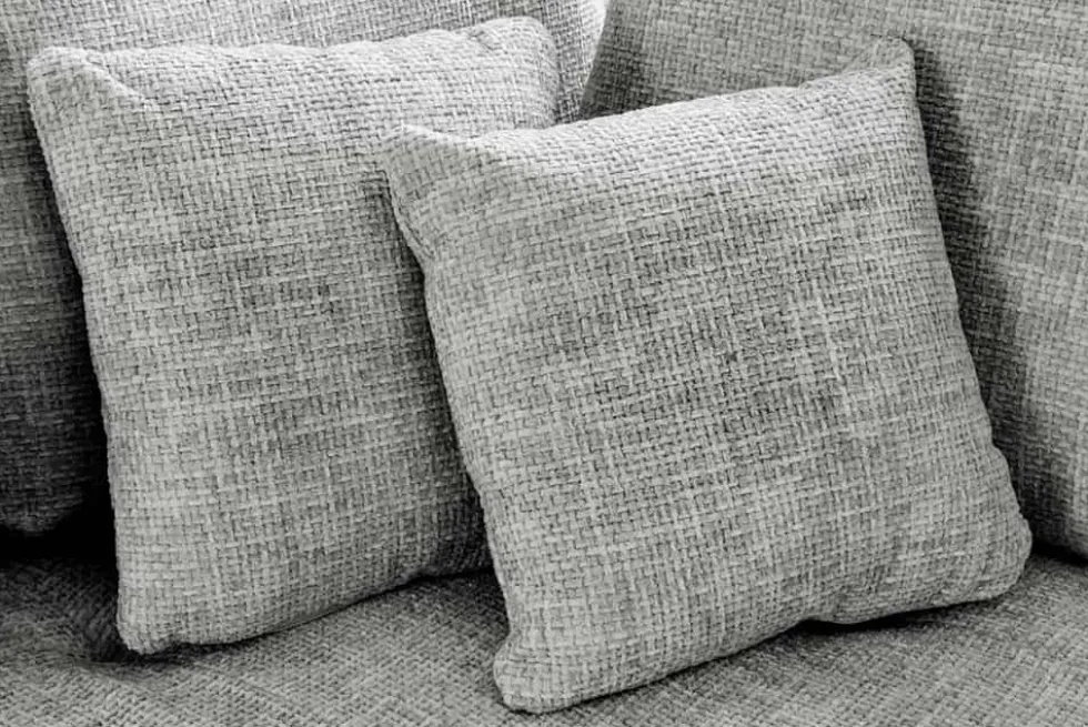 Moderne Wohnlandschaft KENT 220cm grau Strickstoff Ecksofa inkl. Hocker und Kissen