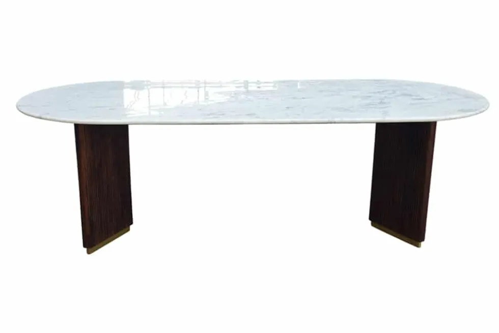 Ovaler Esstisch GATSBY 240cm braun gold Mangoholz weiße Marmorplatte V-Gestell