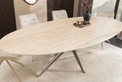 Ovaler Esstisch SCULPTURE 220cm natur Travertin Keramik champagner greige Metall