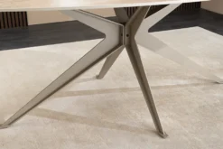 Ovaler Esstisch SCULPTURE 220cm natur Travertin Keramik champagner greige Metall