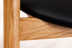 Retro Stuhl VALHALLA WOOD matt-braun Eiche Massivholz mit Armlehne