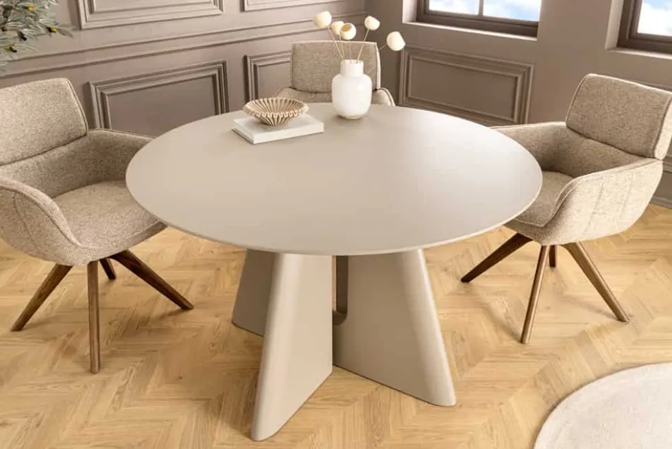 Runder Esstisch ORGANIKO 120cm cement greige mit skulpturalem Säulengestell
