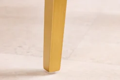 Skandinavischer Stuhl BOUTIQUE beige Strukturstoff brushed champagner gold Metall