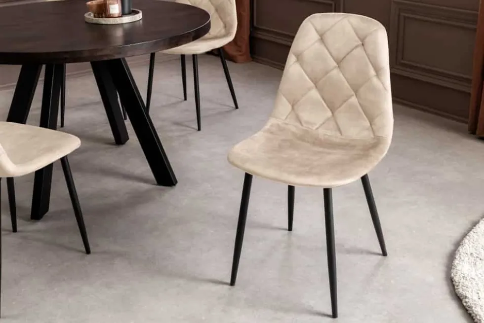 Stilvoller Stuhl GLAMM champagner beige Samt mit Rauten-Steppung schwarz Metall